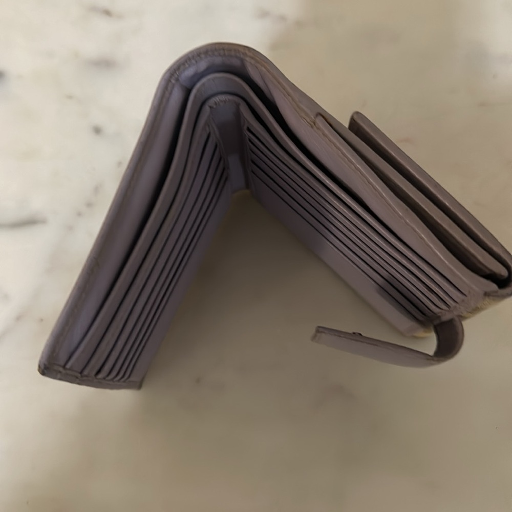 Gucci Lilac Trim Wallet - Picture 5 of 14